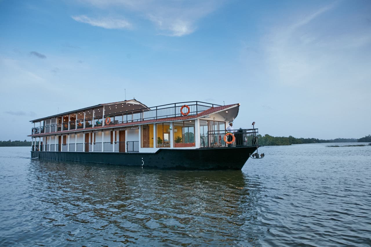 Flow 1 of Charters by DAE cruising on Bolgoda lake.